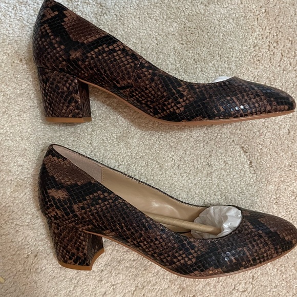 NIB JustFab Brown Snakeskin Chunky Heeled Pumps - Picture 3 of 8
